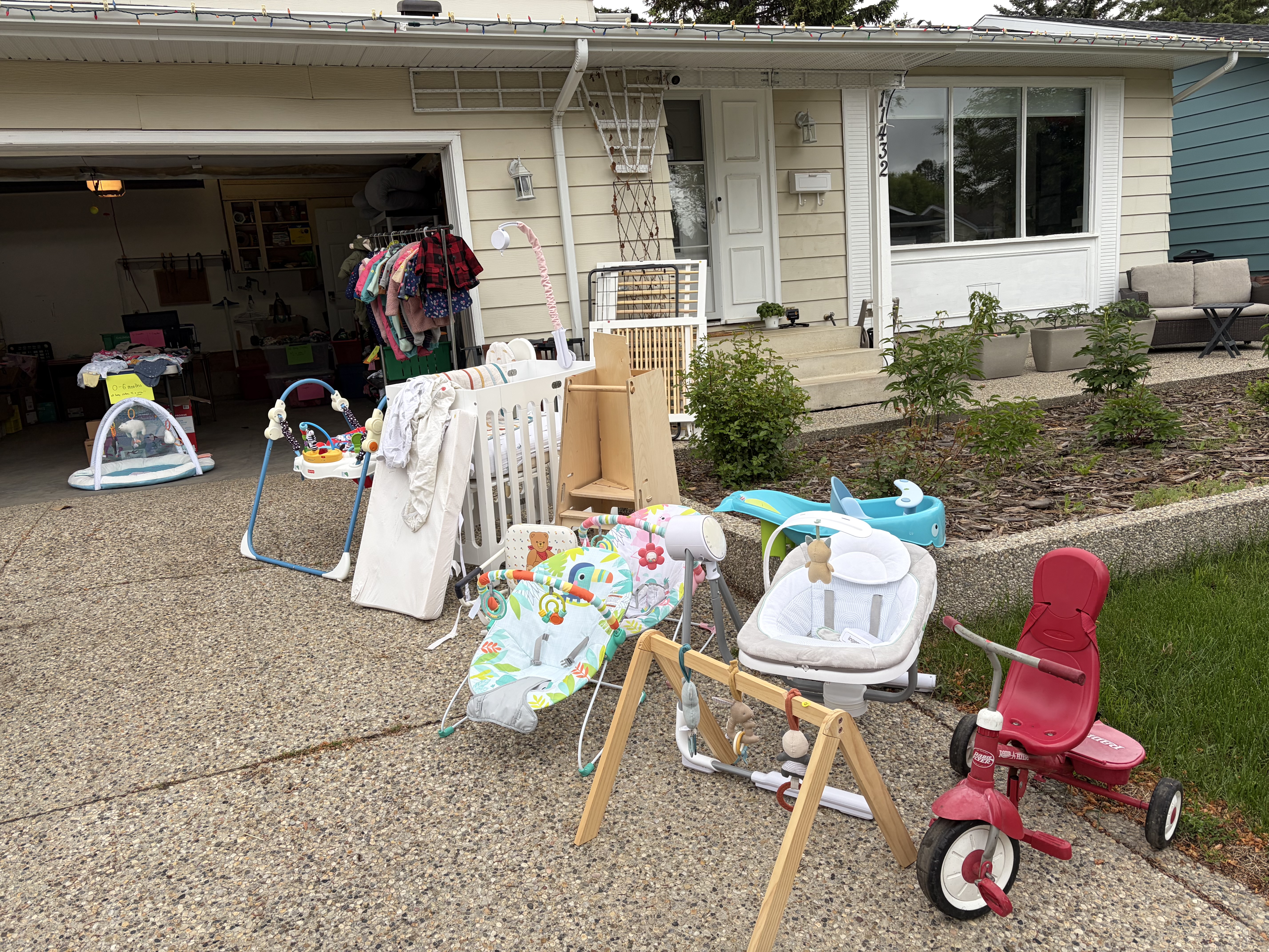 Baby & Restaurant Garage Sale photo 3